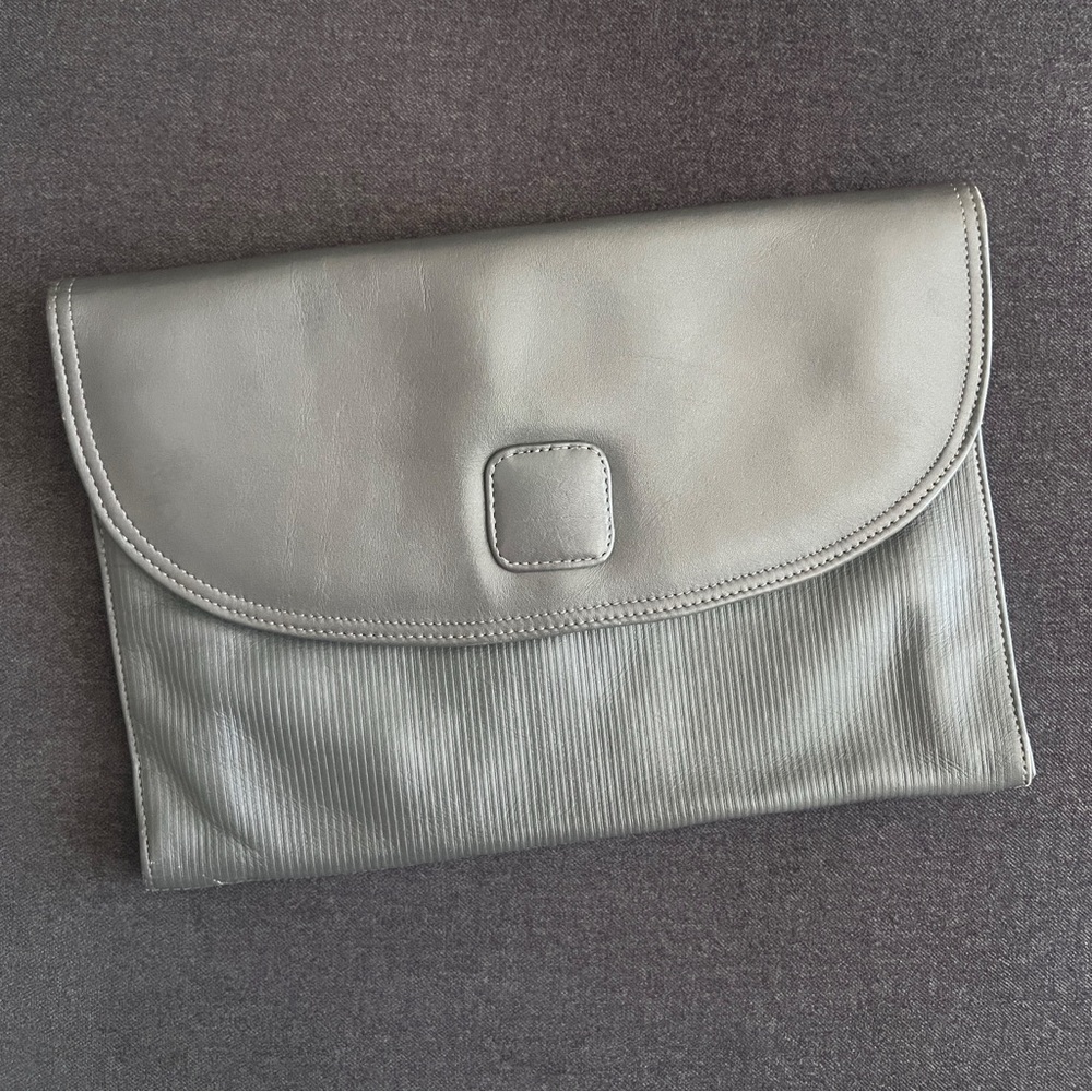 DeNura 🩶 Vintage Clutch